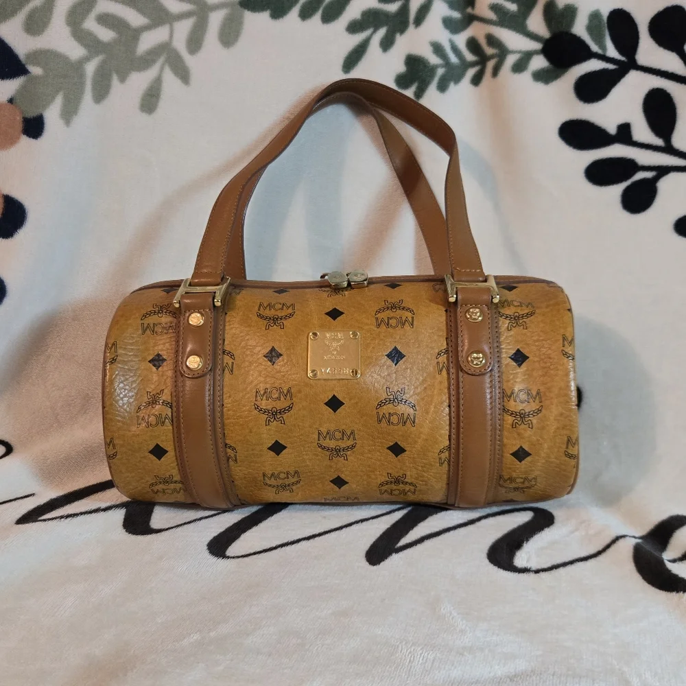 💯 Authentic MCM Visetos Leather Barrel Bag Cognac - Picture 1 of 15